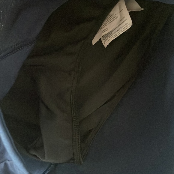 Navy Under Armor running shorts - Picture 4 of 6